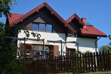 Фото Дома для отпуска House with a garden г. Bolechowice 2