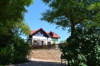 Фото Дома для отпуска House with a garden г. Bolechowice